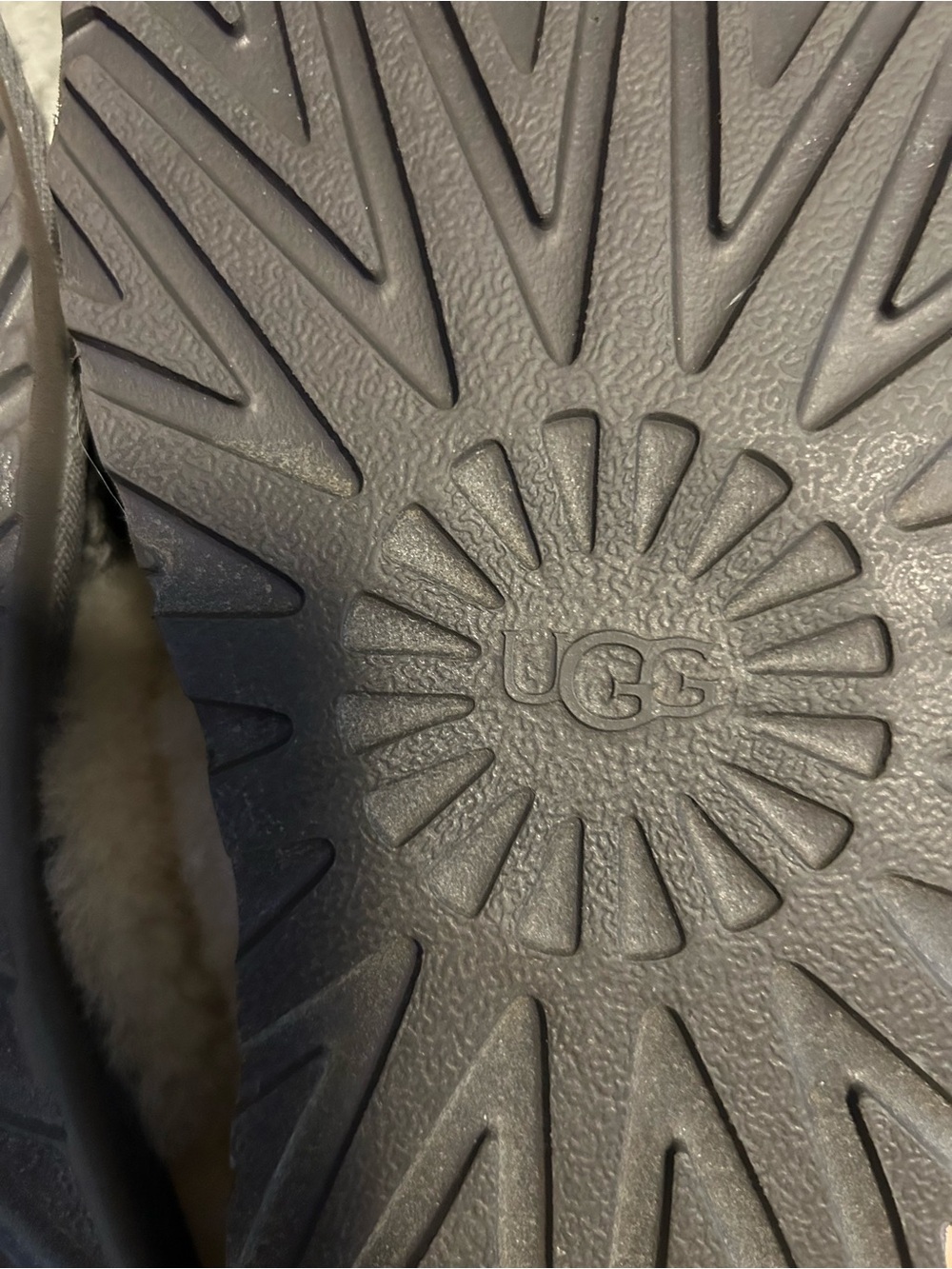 UGG Women's Gray Knit Slippers W/Cream Shearling Trim & Rubber Soles, Sz 8 - Picture 9 of 9
